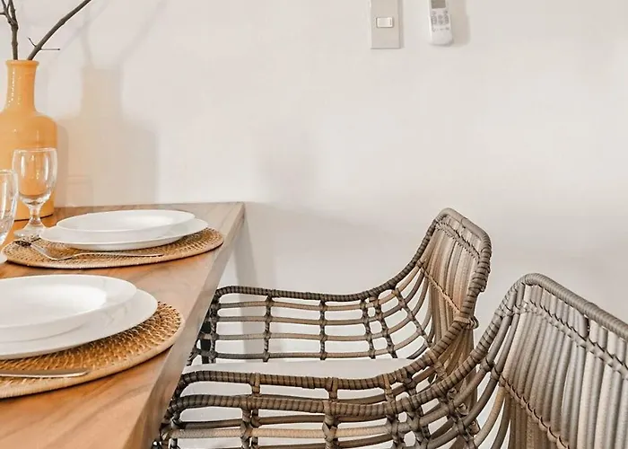 Native Hideaway In The Heart Of Poblacion, Makati *